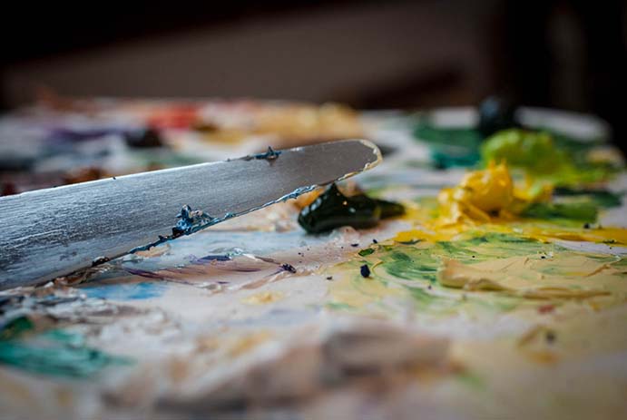 Jean-Yves Domont dans son atelier de peinture, photo 4